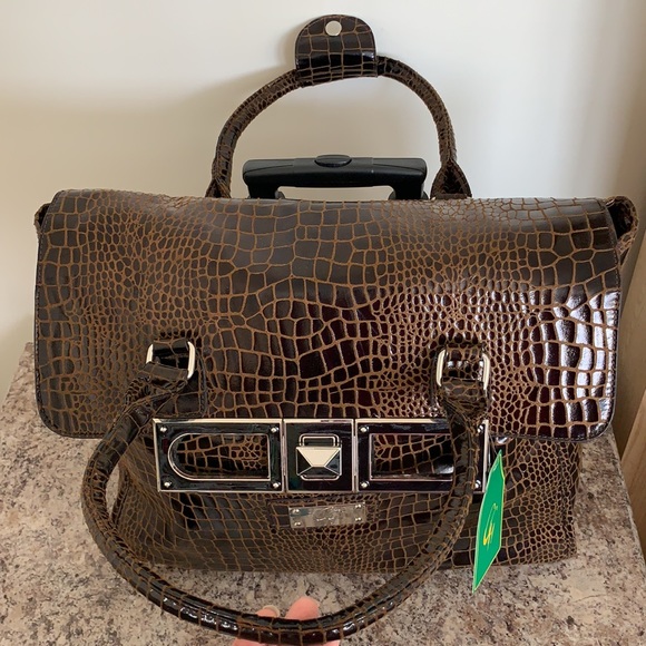 Gazzaz Brown Soft Leather Carry-On - Picture 5 of 16